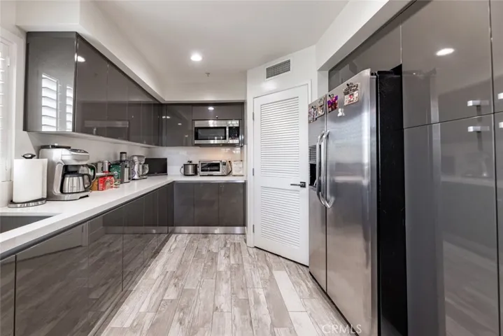 4374 Troost Avenue 101, Studio City, California 91604