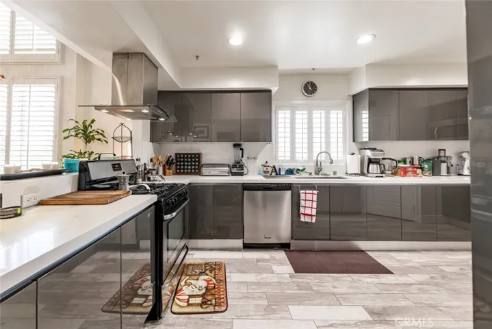 4374 Troost Avenue 101, Studio City, California 91604