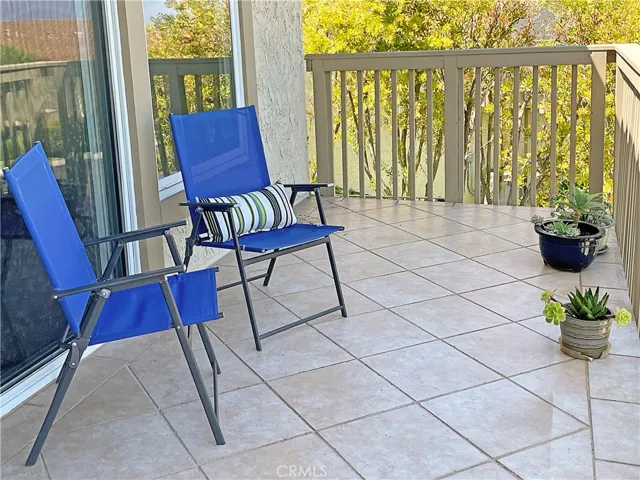 Wide balcony for  morning coffee, midday book or afternoon cocktail.