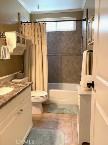 Hall bathroom with tub/shower.