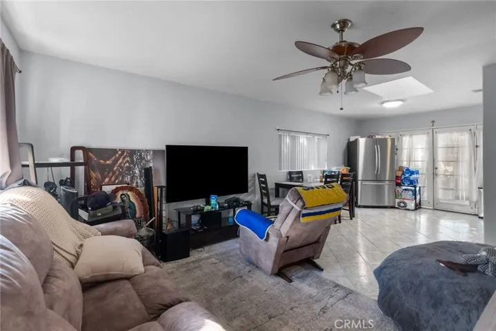 Entry/Living Room