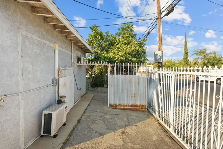 Detached Permitted Rec Room w/ Private Entrance
