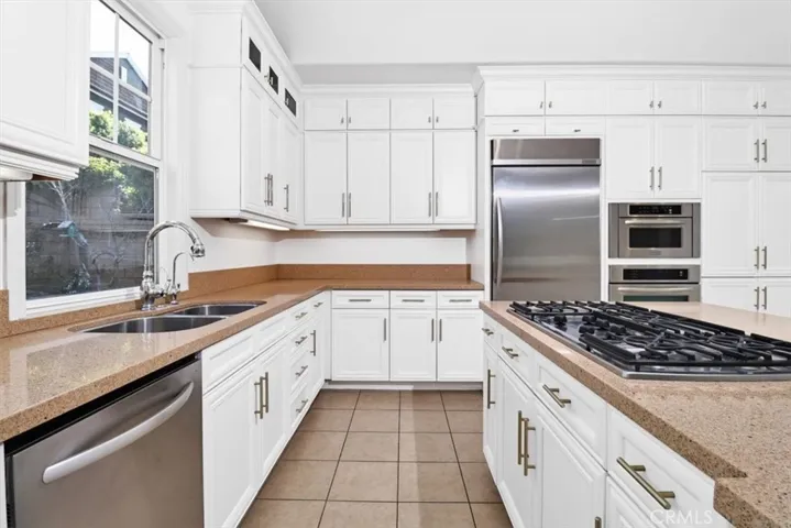 4621 Wellfleet Drive, Huntington Beach, California 92649