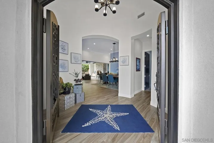 472 Arroyo Drive, Encinitas, California 92024