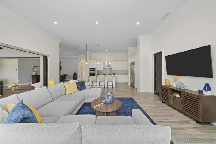 472 Arroyo Drive, Encinitas, California 92024