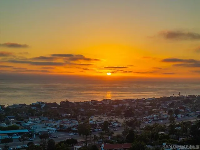 472 Arroyo Drive, Encinitas, California 92024