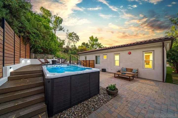 472 Arroyo Drive, Encinitas, California 92024