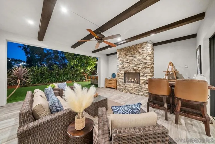 472 Arroyo Drive, Encinitas, California 92024