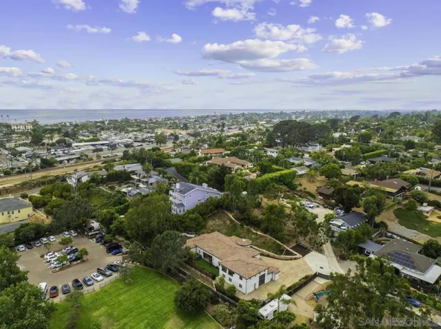 472 Arroyo Drive, Encinitas, California 92024