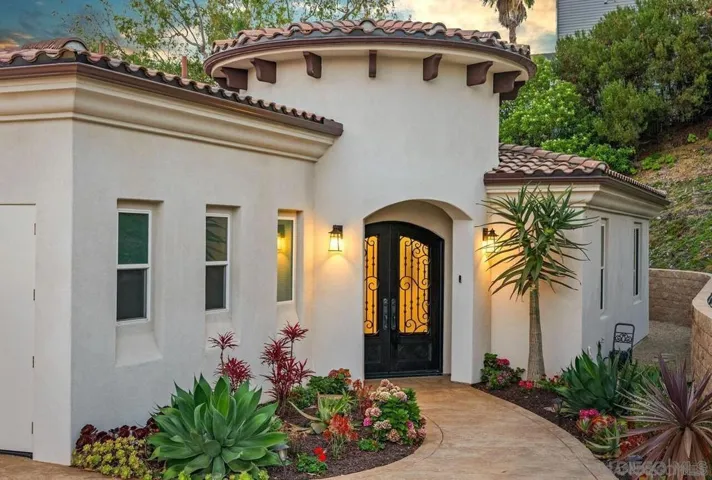 472 Arroyo Drive, Encinitas, California 92024