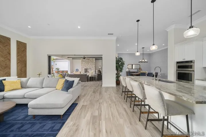 472 Arroyo Drive, Encinitas, California 92024