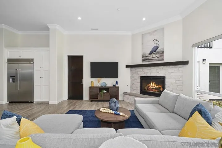 472 Arroyo Drive, Encinitas, California 92024