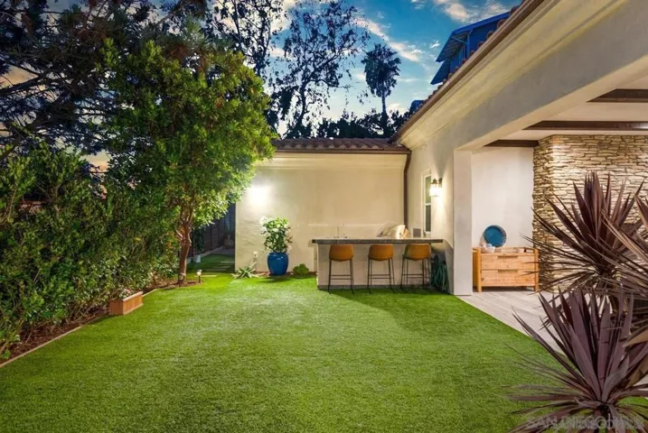472 Arroyo Drive, Encinitas, California 92024