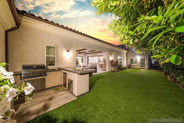 472 Arroyo Drive, Encinitas, California 92024