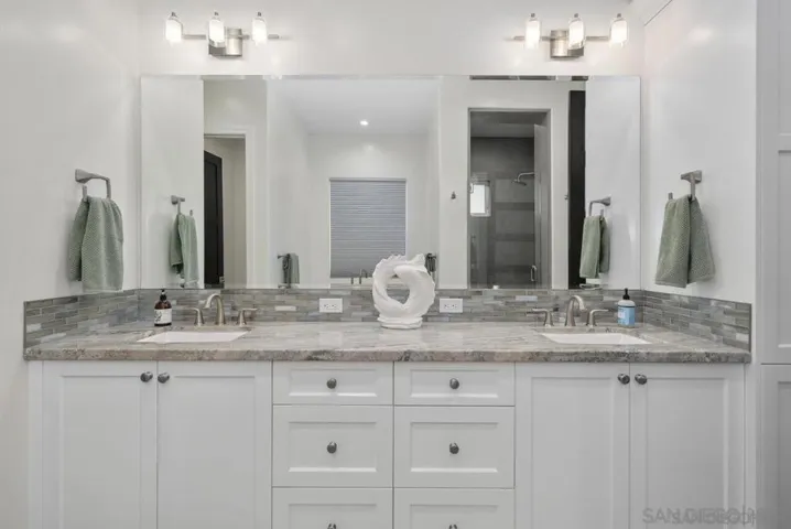 472 Arroyo Drive, Encinitas, California 92024