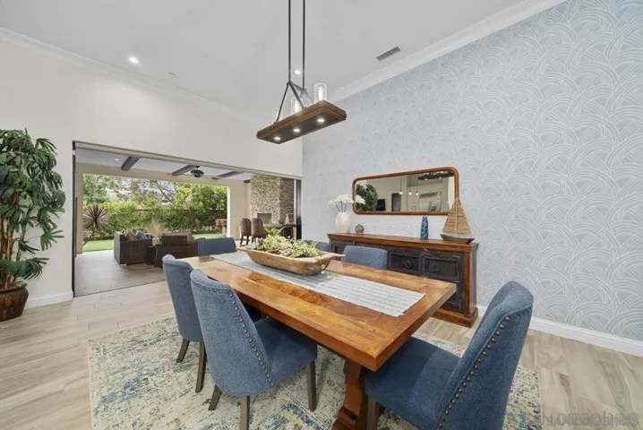 472 Arroyo Drive, Encinitas, California 92024