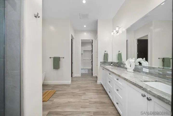 472 Arroyo Drive, Encinitas, California 92024