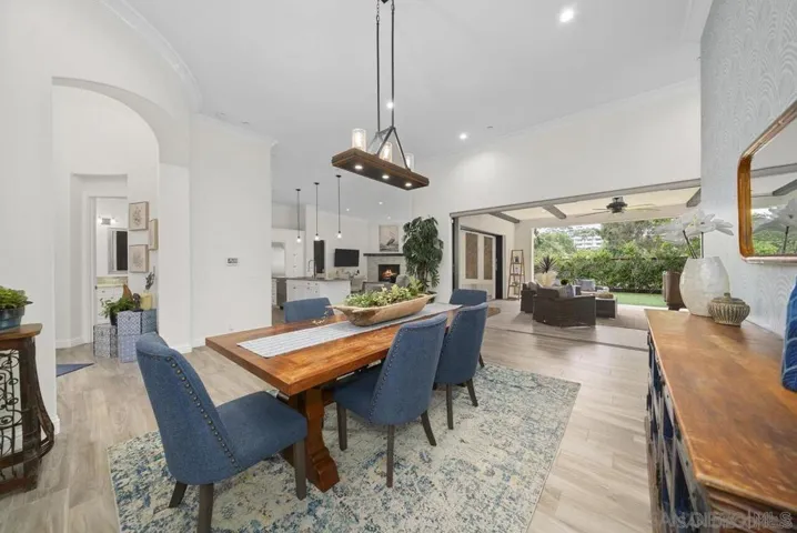 472 Arroyo Drive, Encinitas, California 92024