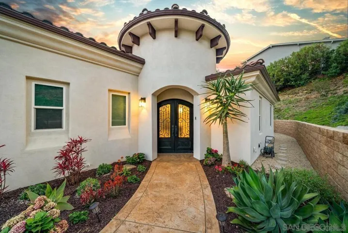 472 Arroyo Drive, Encinitas, California 92024