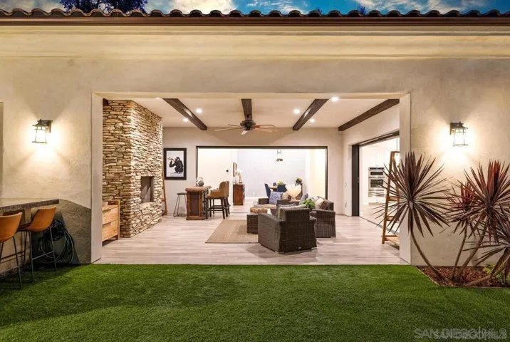472 Arroyo Drive, Encinitas, California 92024