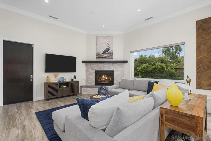 472 Arroyo Drive, Encinitas, California 92024
