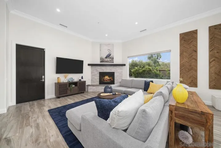 472 Arroyo Drive, Encinitas, California 92024