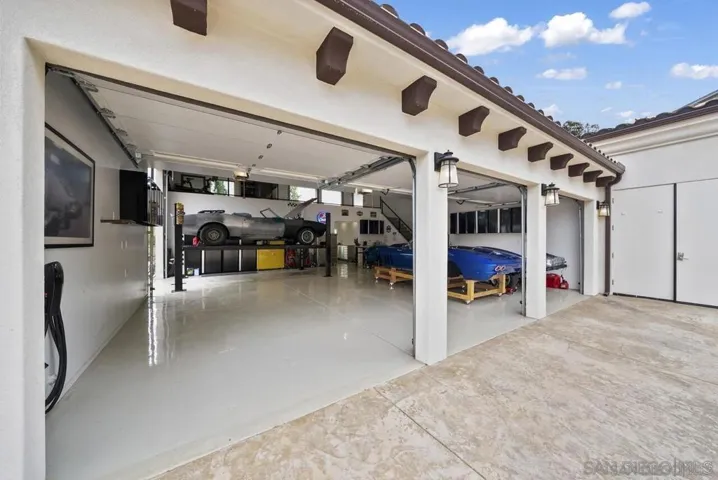 472 Arroyo Drive, Encinitas, California 92024