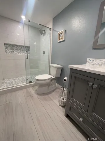 lower bathroom walk in shower