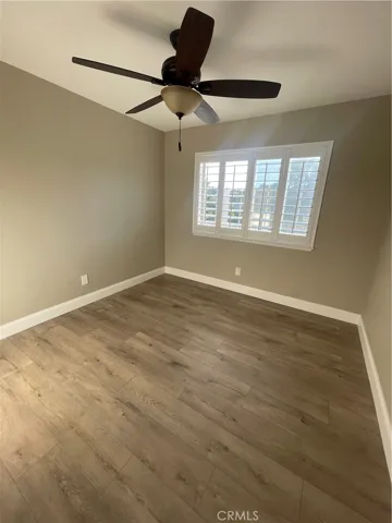 middle upper bedroom