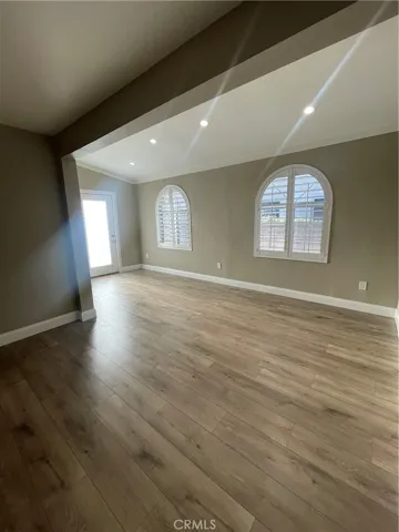 lower bedroom is L shaped like a private suite