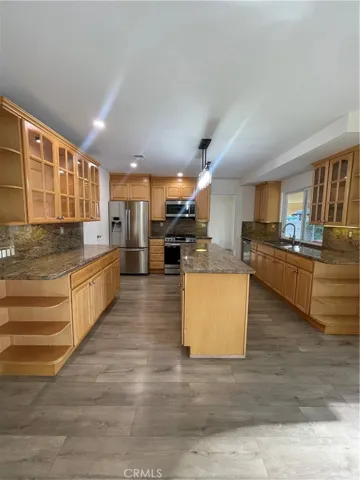 lots of cabinets and walk in pantry