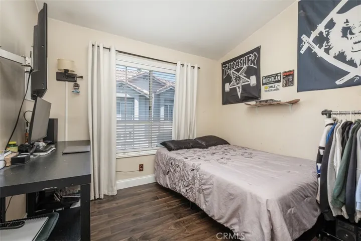 This is a view of the secondary bedroom