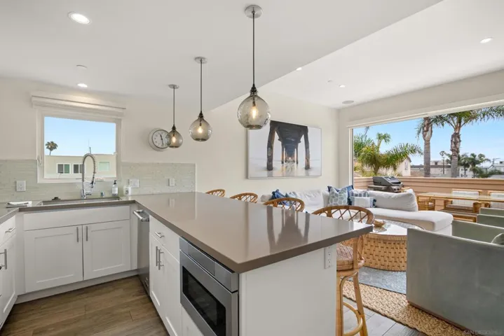 804 Ostend Court, San Diego, California 92109