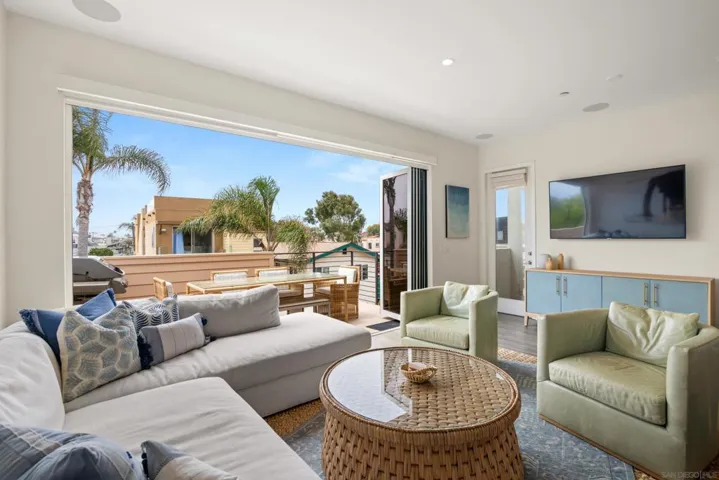 804 Ostend Court, San Diego, California 92109