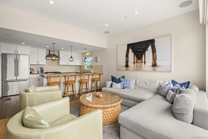 804 Ostend Court, San Diego, California 92109
