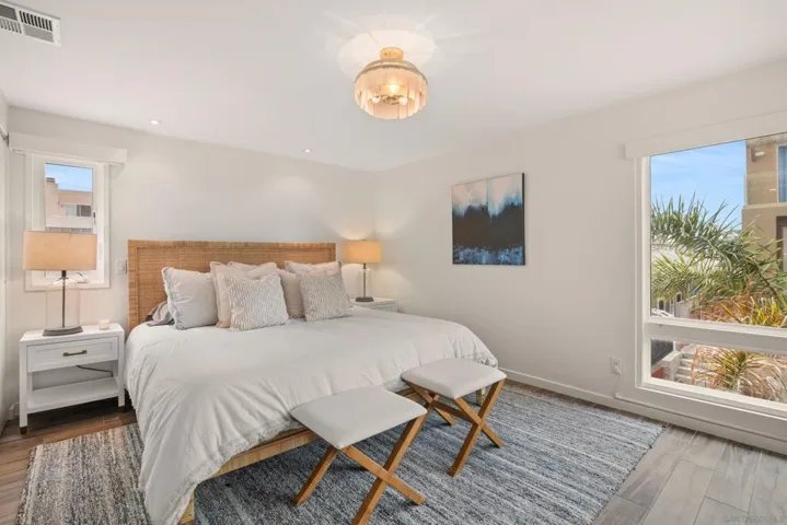 804 Ostend Court, San Diego, California 92109