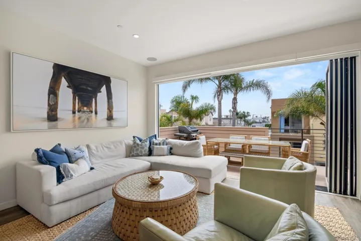 804 Ostend Court, San Diego, California 92109
