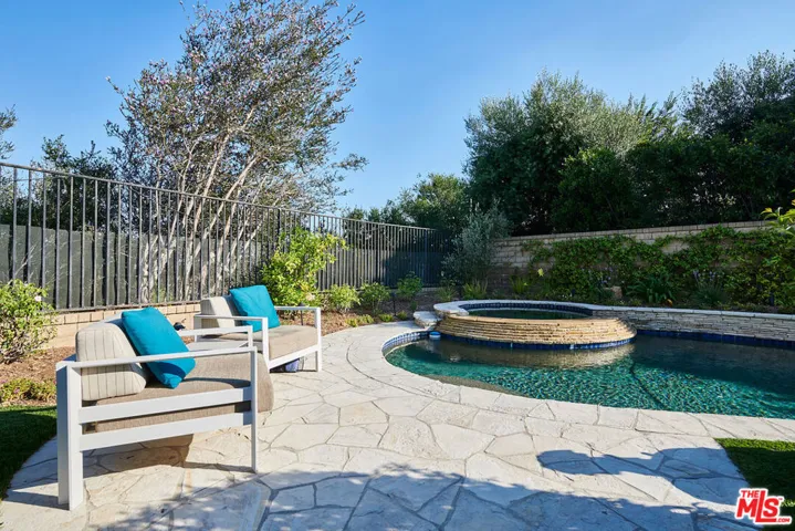 904 Blackbourne, Oak Park, California 91377