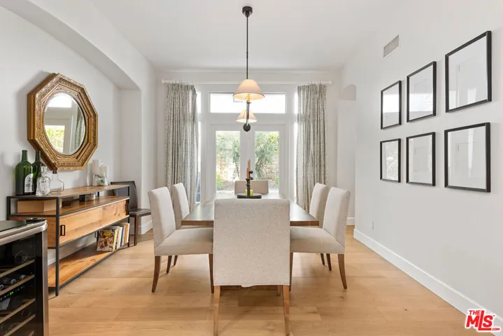 904 Blackbourne, Oak Park, California 91377