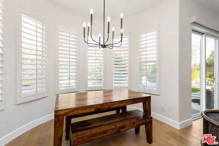 904 Blackbourne, Oak Park, California 91377