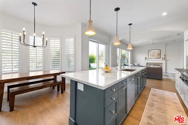 904 Blackbourne, Oak Park, California 91377
