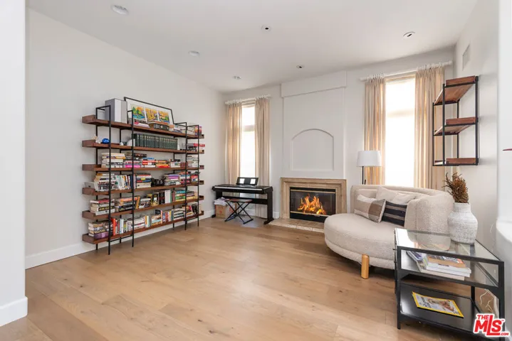 904 Blackbourne, Oak Park, California 91377