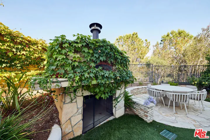 904 Blackbourne, Oak Park, California 91377