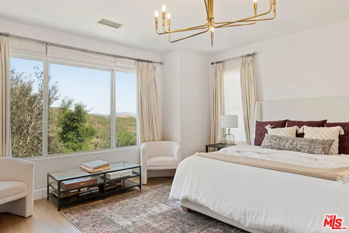 904 Blackbourne, Oak Park, California 91377