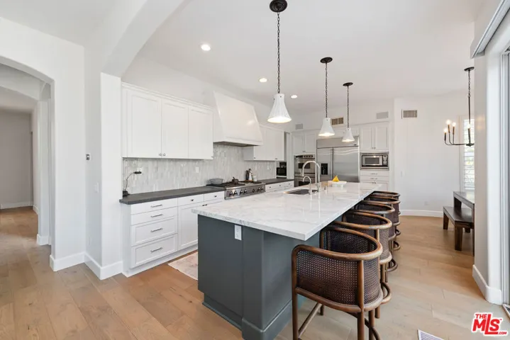 904 Blackbourne, Oak Park, California 91377