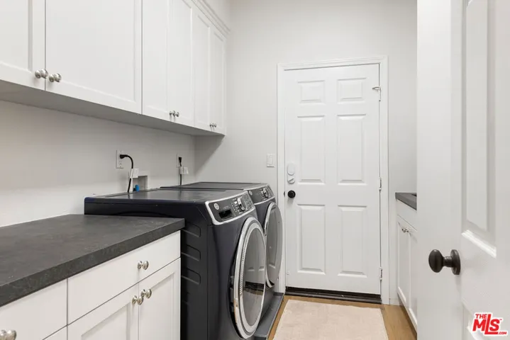 904 Blackbourne, Oak Park, California 91377
