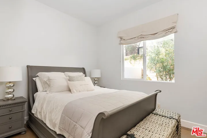 904 Blackbourne, Oak Park, California 91377