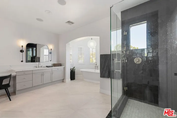 904 Blackbourne, Oak Park, California 91377