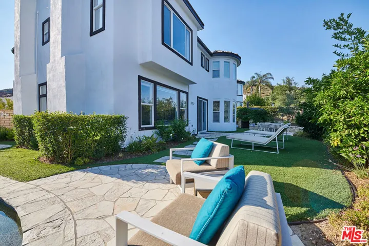 904 Blackbourne, Oak Park, California 91377