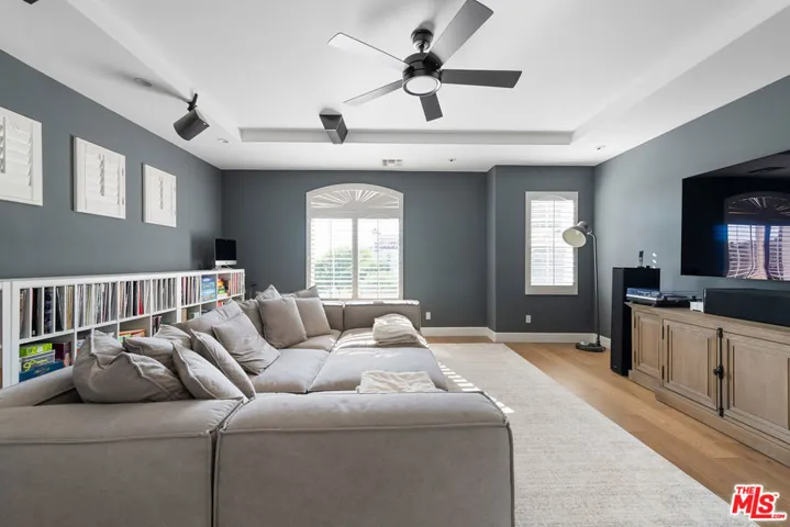 904 Blackbourne, Oak Park, California 91377